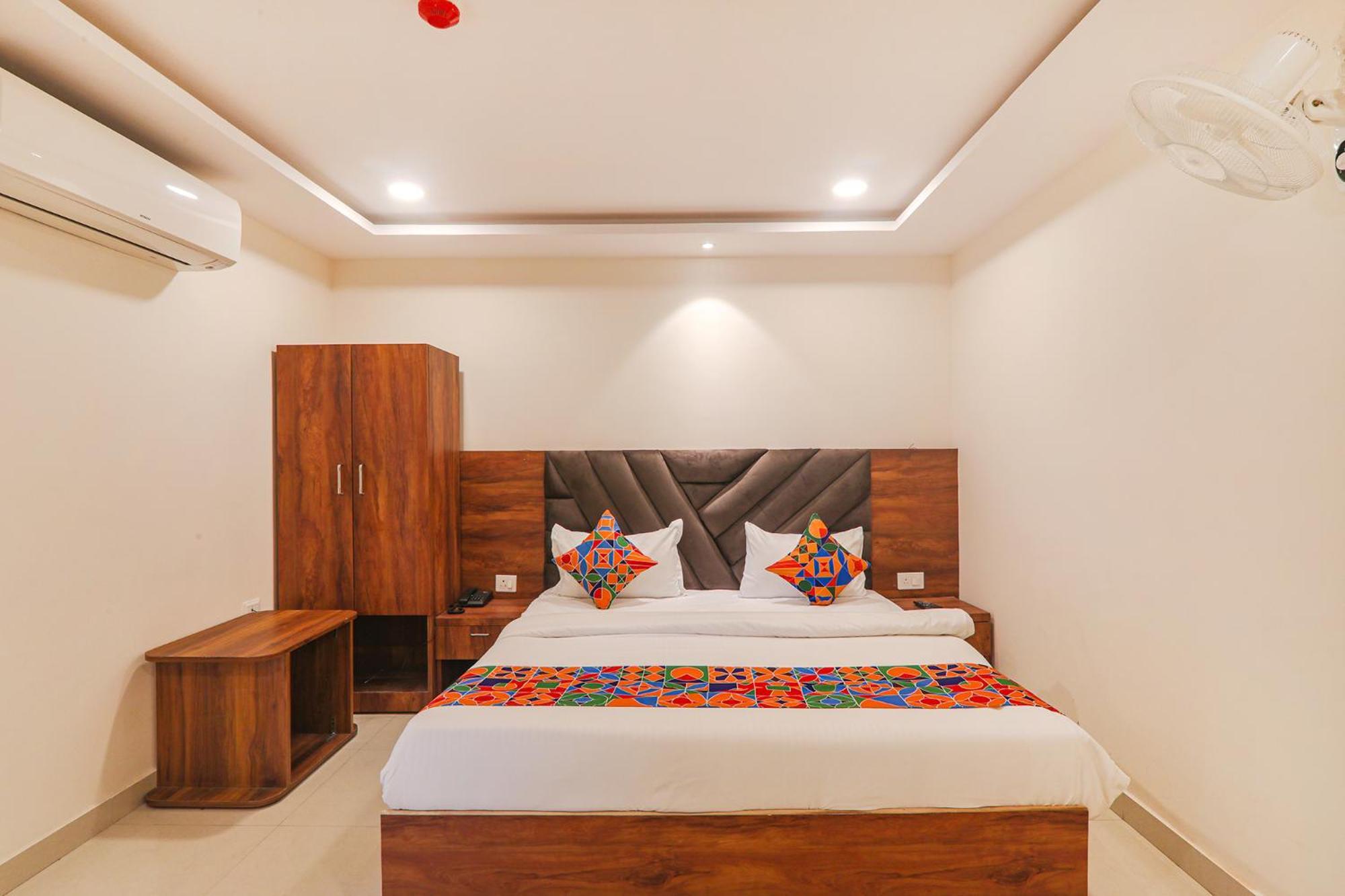 Fabhotel Rachna Palace And Banquets - Nr Lekhraj Metro Station Lucknow Eksteriør billede
