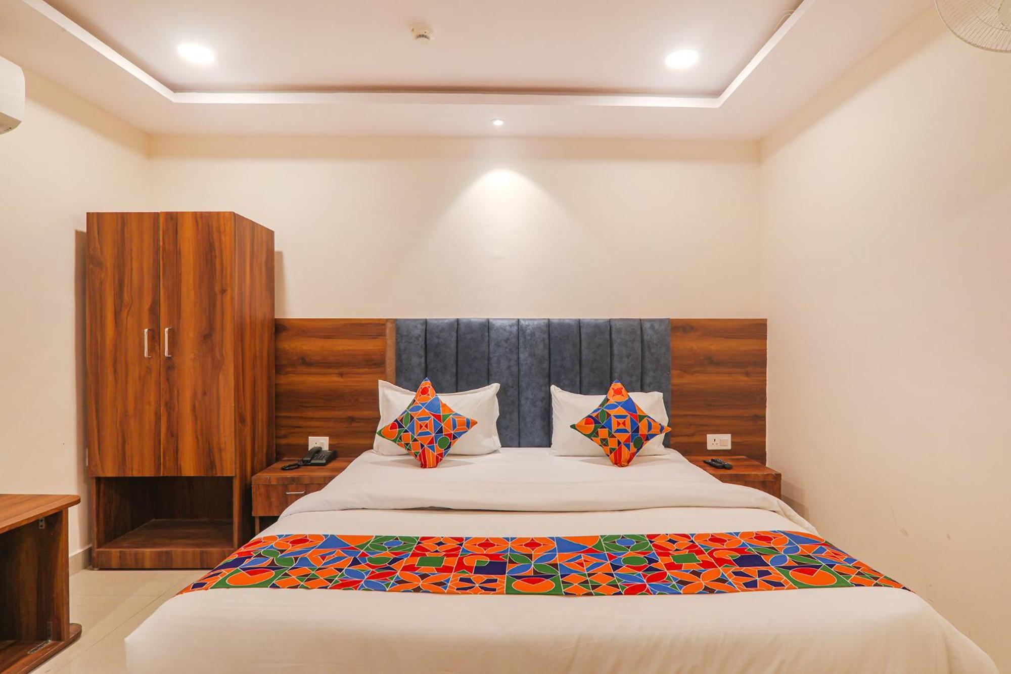 Fabhotel Rachna Palace And Banquets - Nr Lekhraj Metro Station Lucknow Eksteriør billede