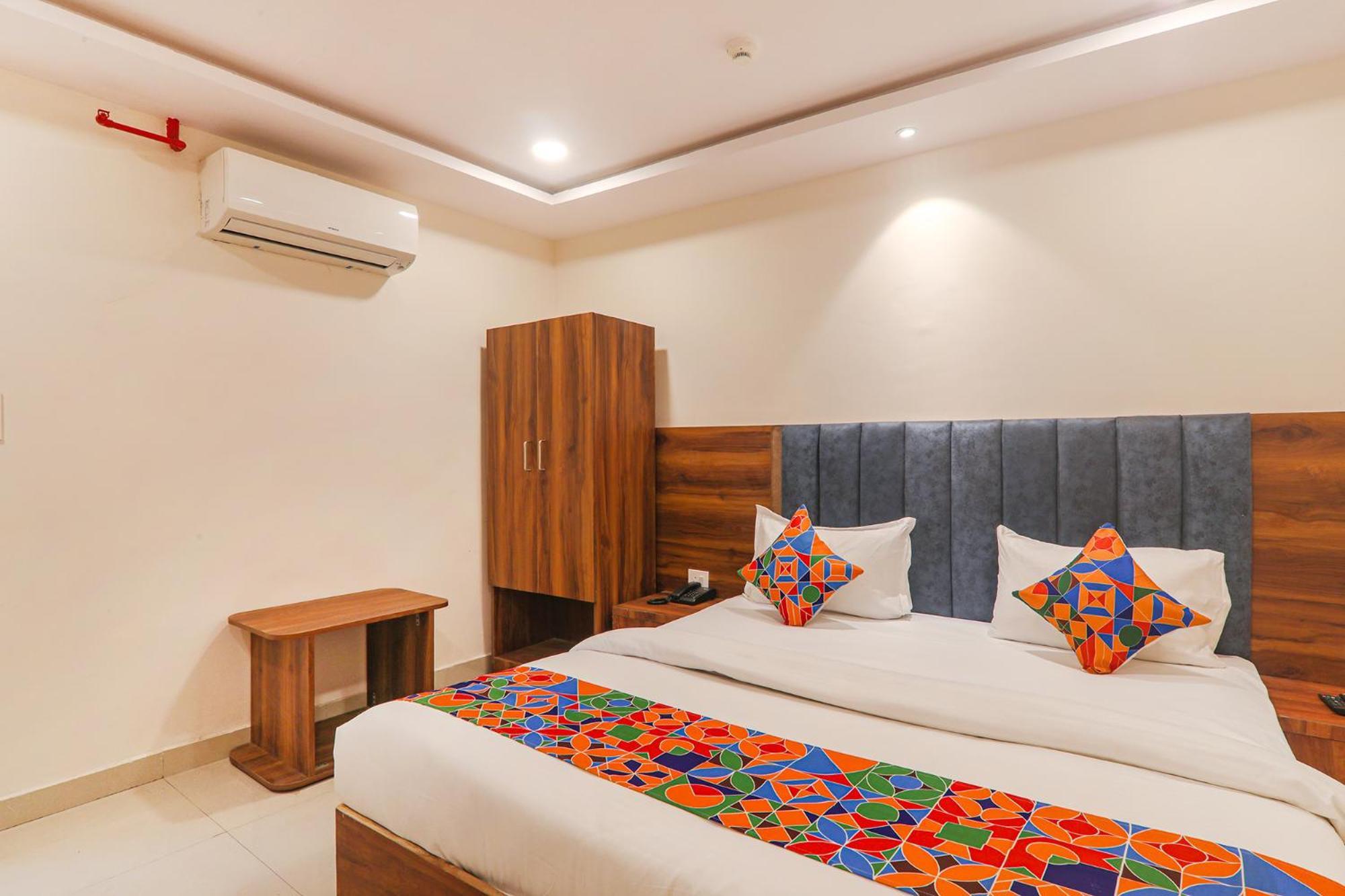 Fabhotel Rachna Palace And Banquets - Nr Lekhraj Metro Station Lucknow Eksteriør billede