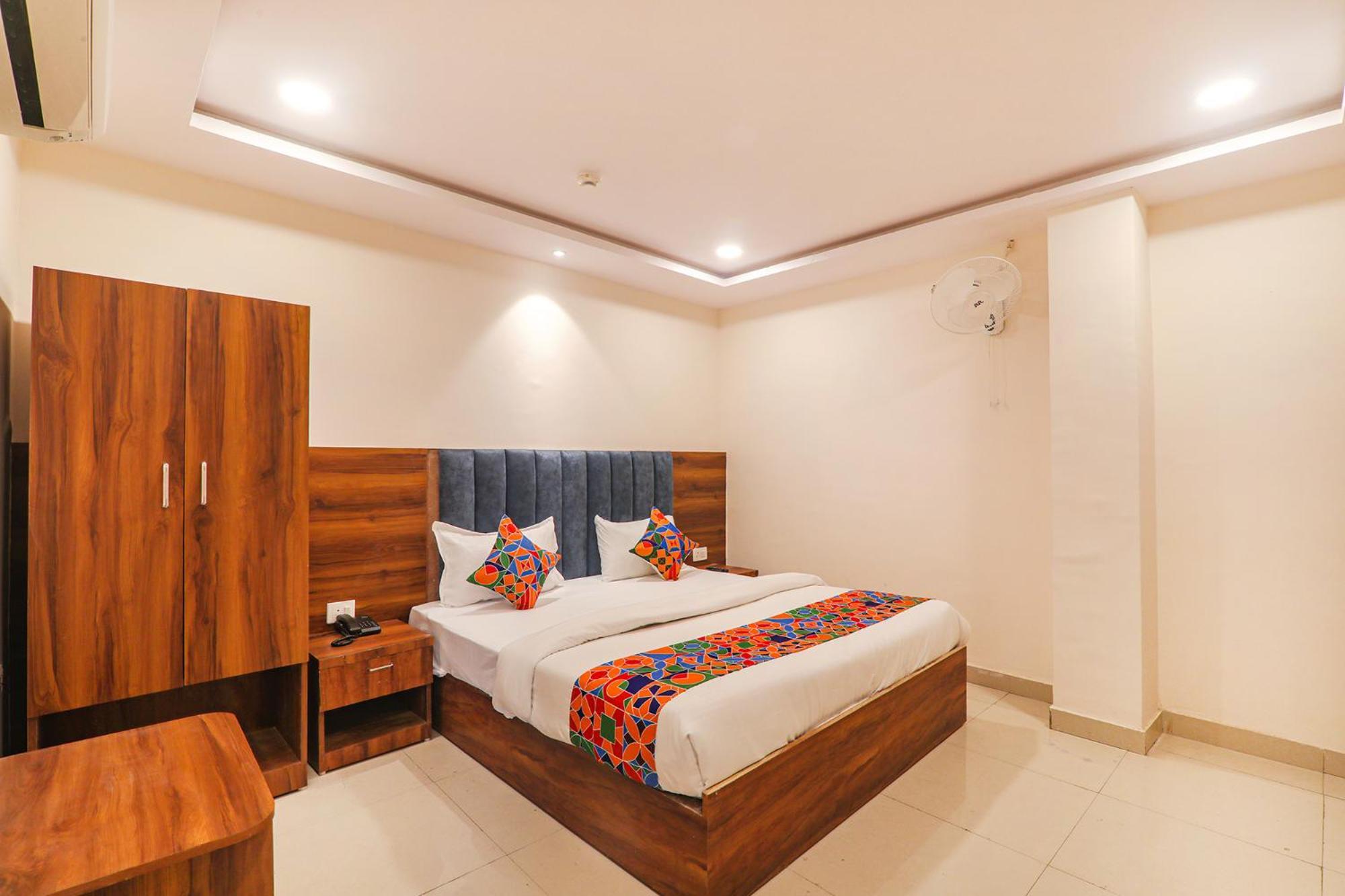 Fabhotel Rachna Palace And Banquets - Nr Lekhraj Metro Station Lucknow Eksteriør billede