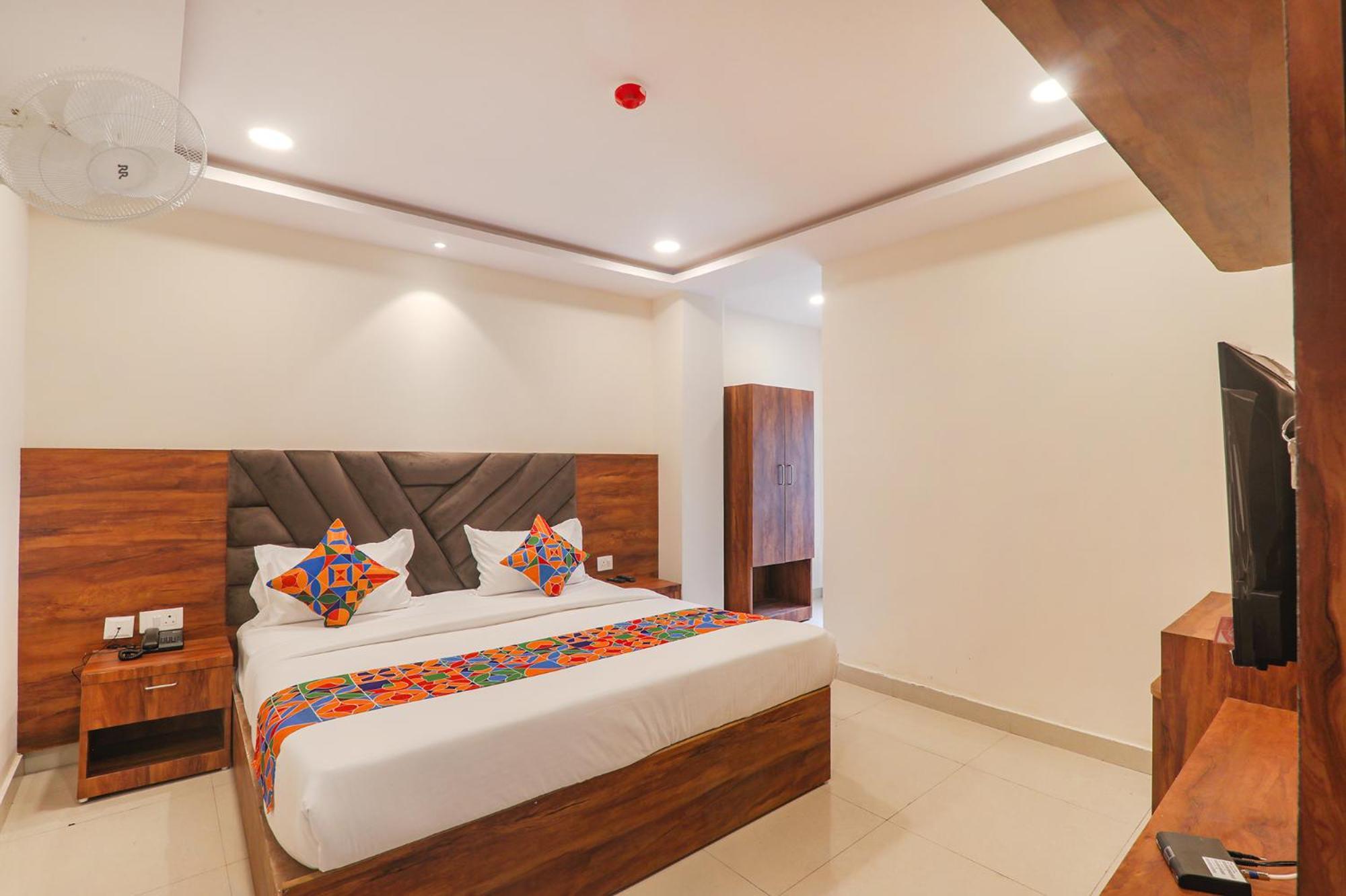 Fabhotel Rachna Palace And Banquets - Nr Lekhraj Metro Station Lucknow Eksteriør billede
