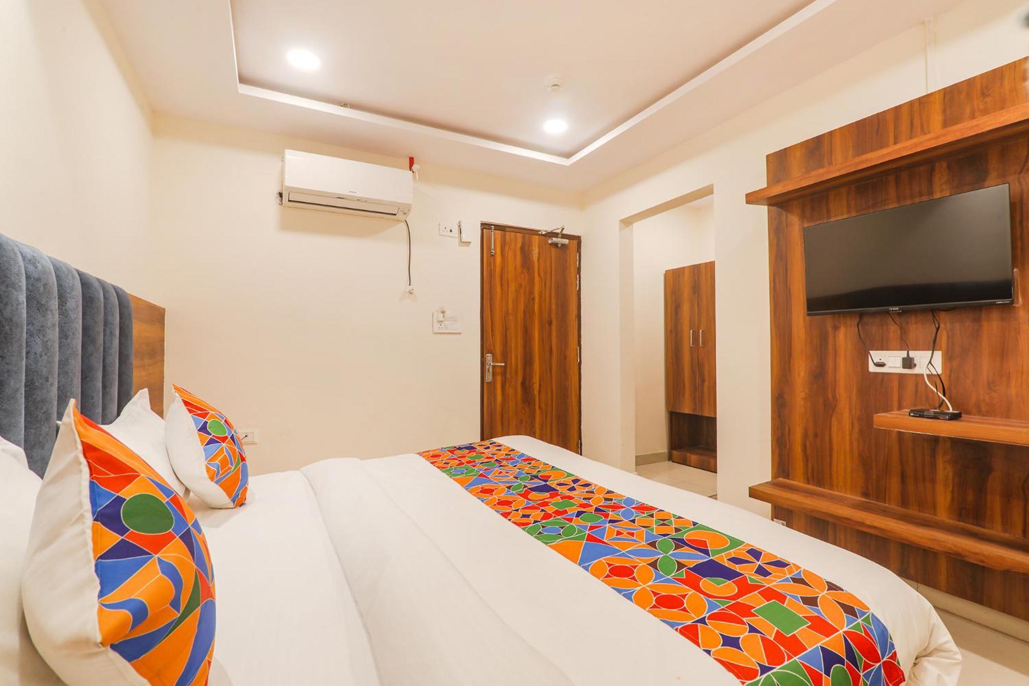 Fabhotel Rachna Palace And Banquets - Nr Lekhraj Metro Station Lucknow Eksteriør billede