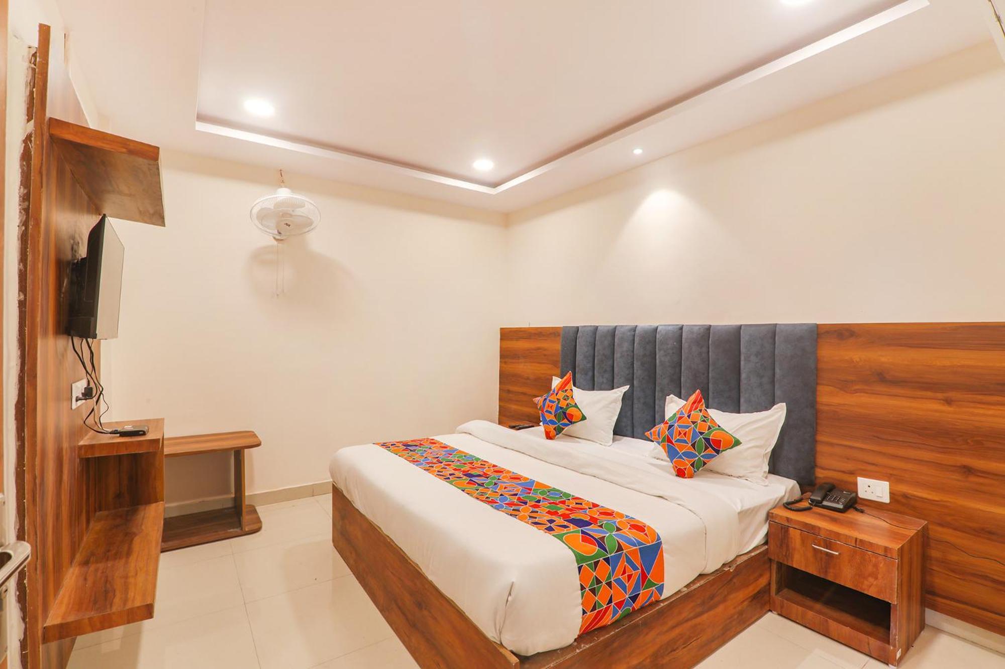 Fabhotel Rachna Palace And Banquets - Nr Lekhraj Metro Station Lucknow Eksteriør billede