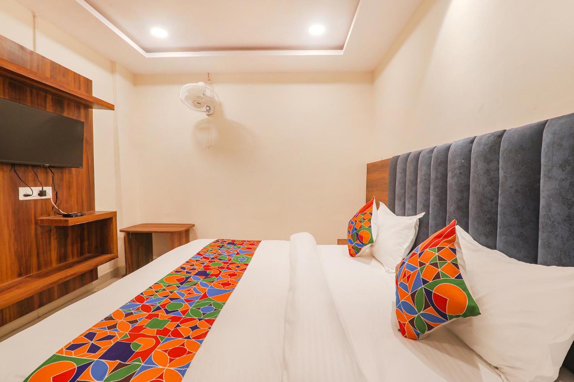 Fabhotel Rachna Palace And Banquets - Nr Lekhraj Metro Station Lucknow Eksteriør billede